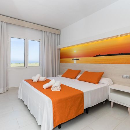 Arenas De Son Bou Hotel Bagian luar foto