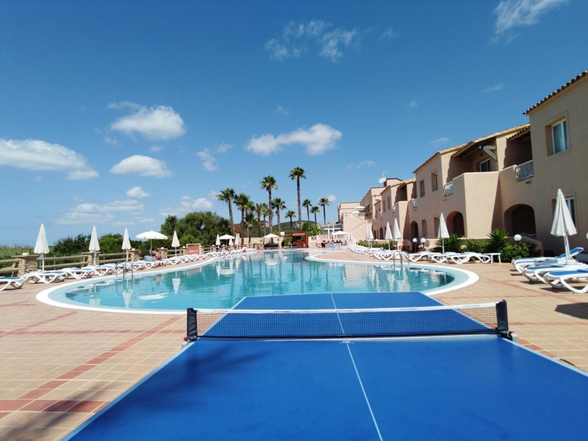 Arenas De Son Bou Hotel Bagian luar foto