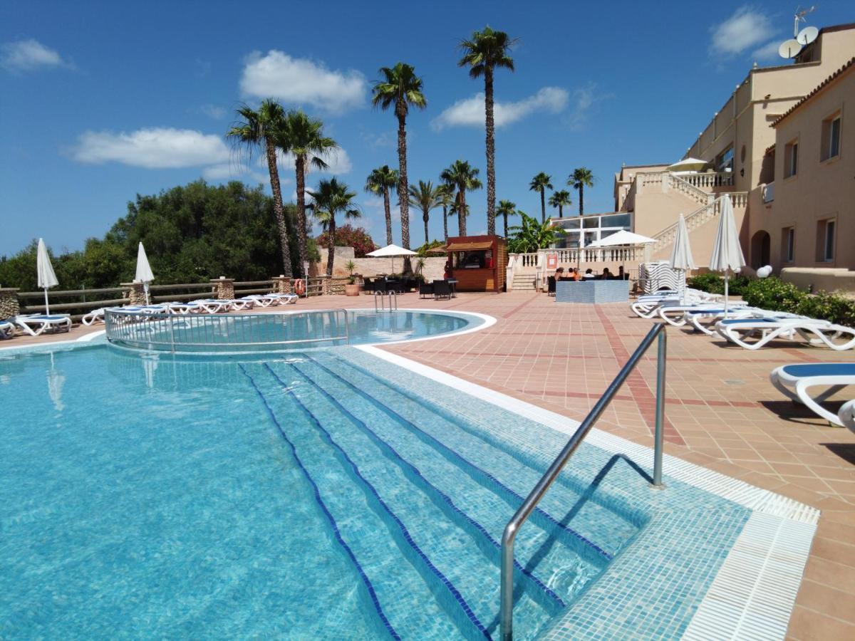 Arenas De Son Bou Hotel Bagian luar foto