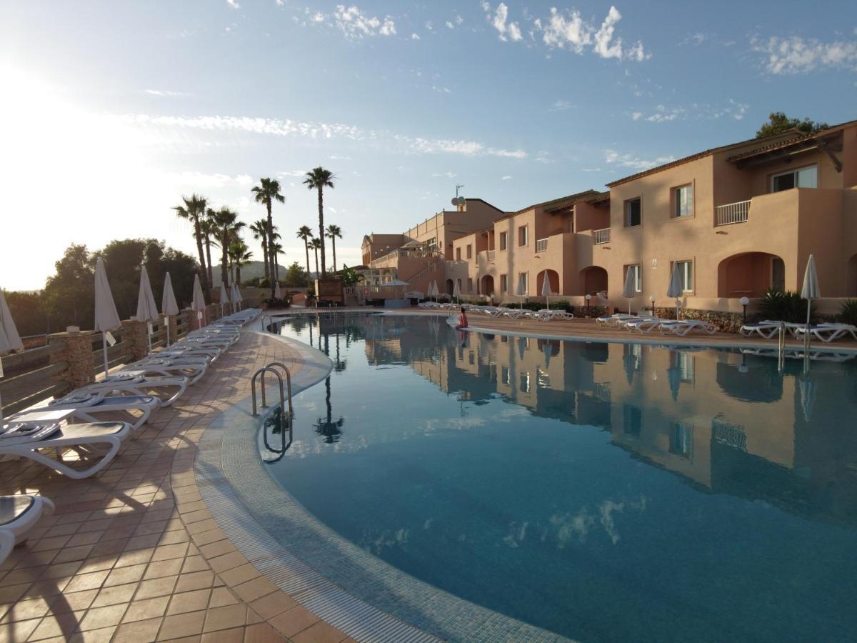 Arenas De Son Bou Hotel Bagian luar foto