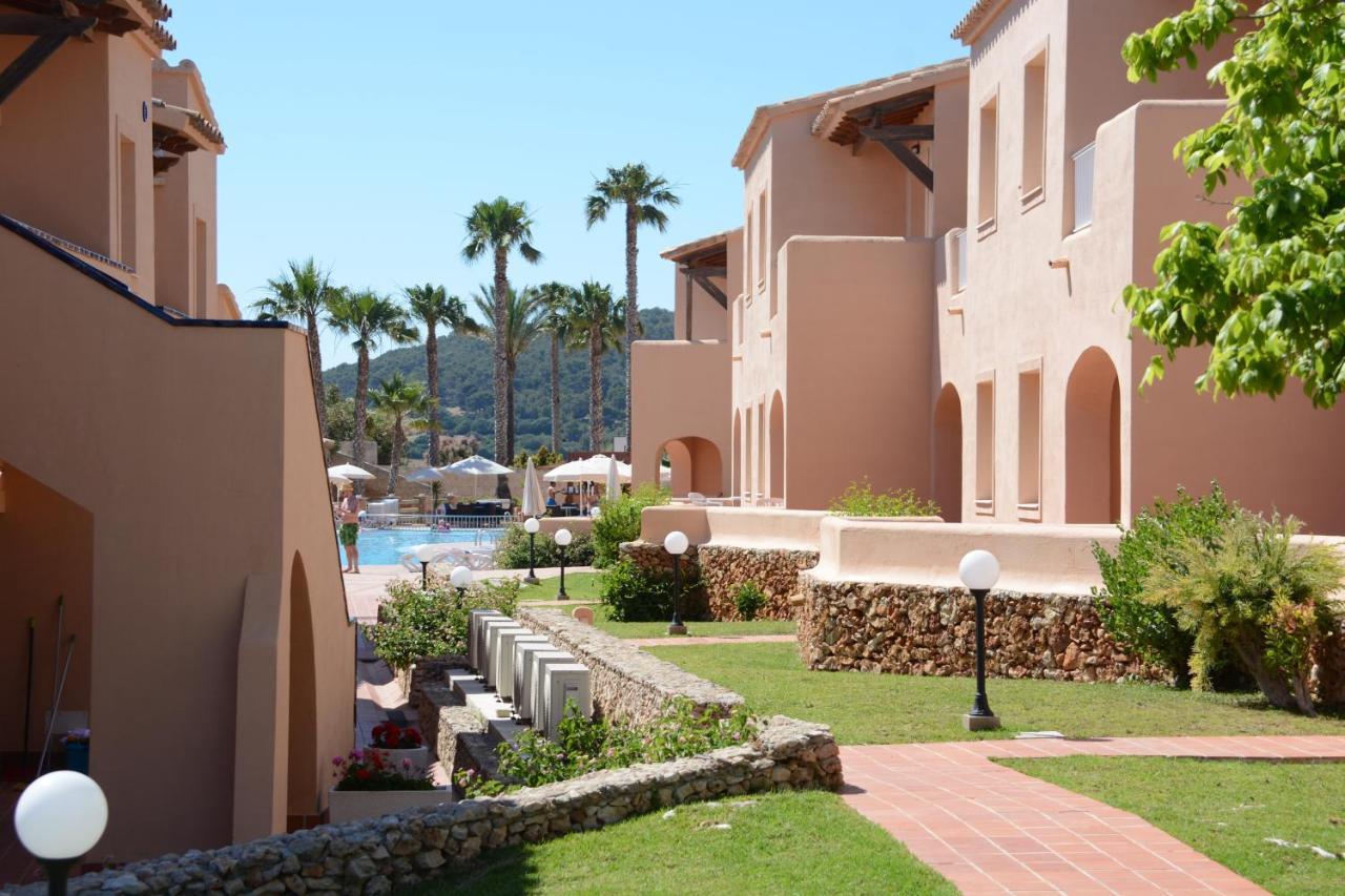 Arenas De Son Bou Hotel Bagian luar foto