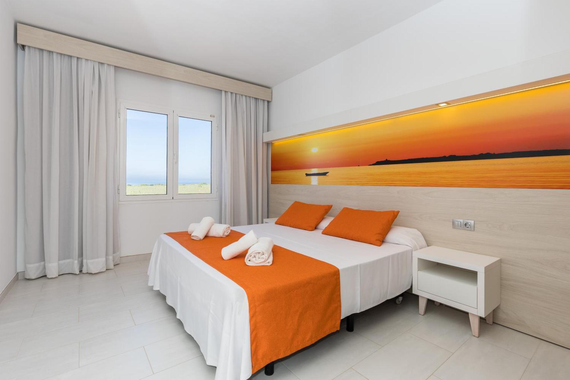 Arenas De Son Bou Hotel Bagian luar foto