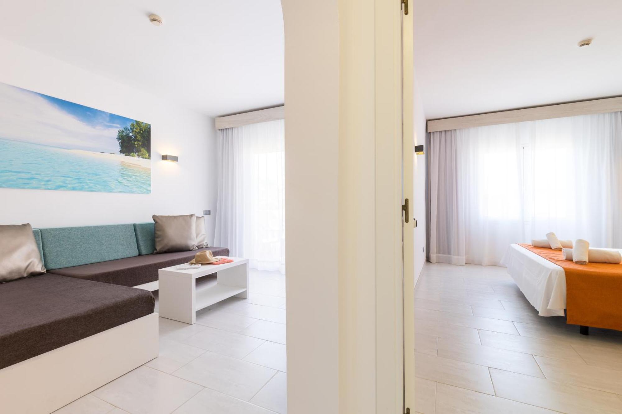Arenas De Son Bou Hotel Bagian luar foto